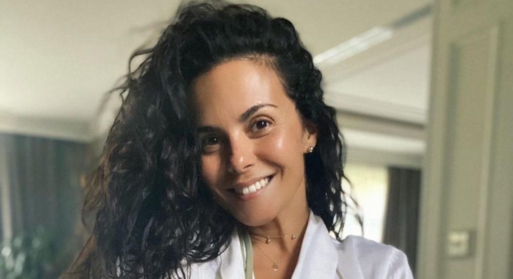 Вагітна Настя Каменських прикрила живіт хіджабом та відправилася до мечеті: хоче посвятити дитину в Іслам? 