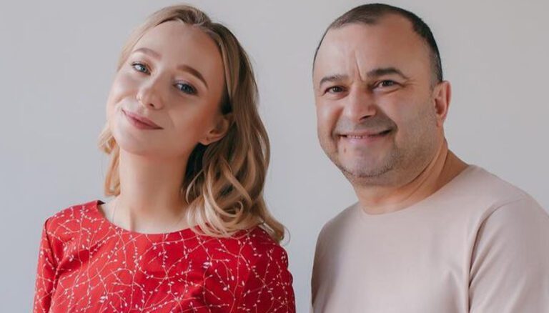 Молода дружина Віктора Павліка зізналася, чому поїхала з України