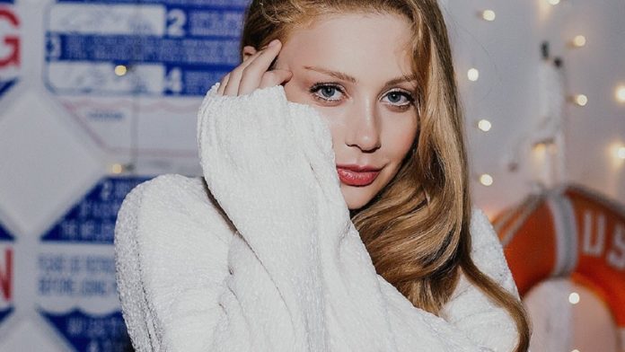 Чим окрім співів заробляє Тіна Кароль