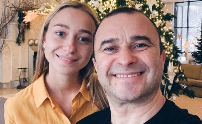 Молода дружина Віктора Павліка заговорила про зради 