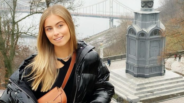 Онука Софії Ротару продемонструвала абсолютне відчуття стилю та струнку талію Онука Софії Ротару продемонструвала абсолютне відчуття стилю та струнку талію