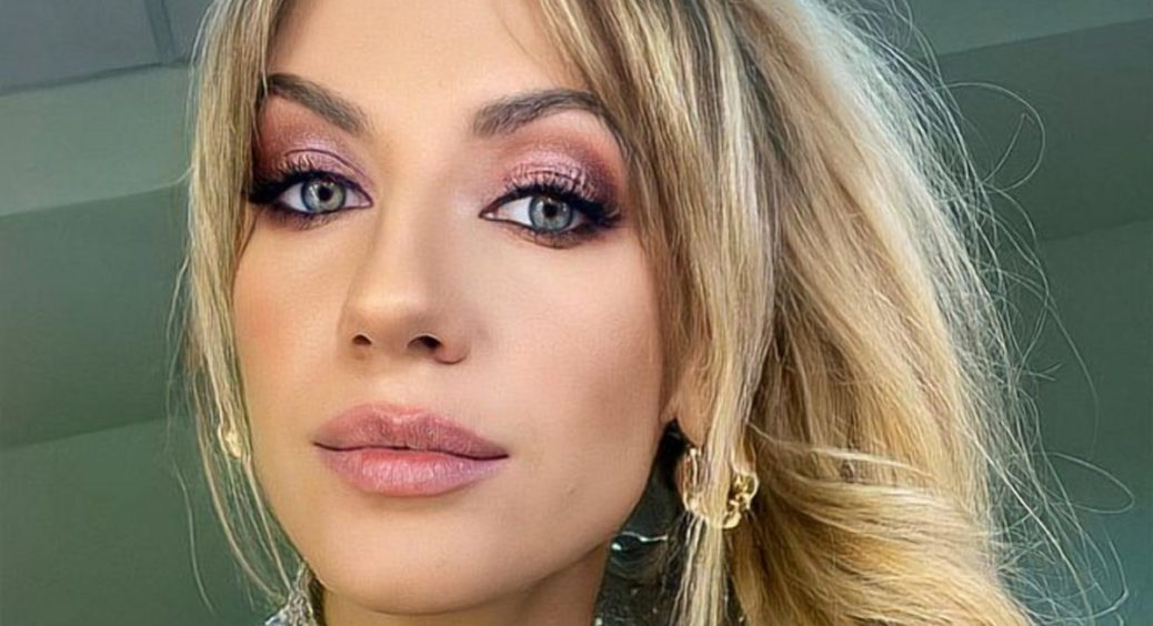 Леся Нікітюк приїхала провідати стареньких батьків та показала їх квартиру: домівка рідних просить ремонту 