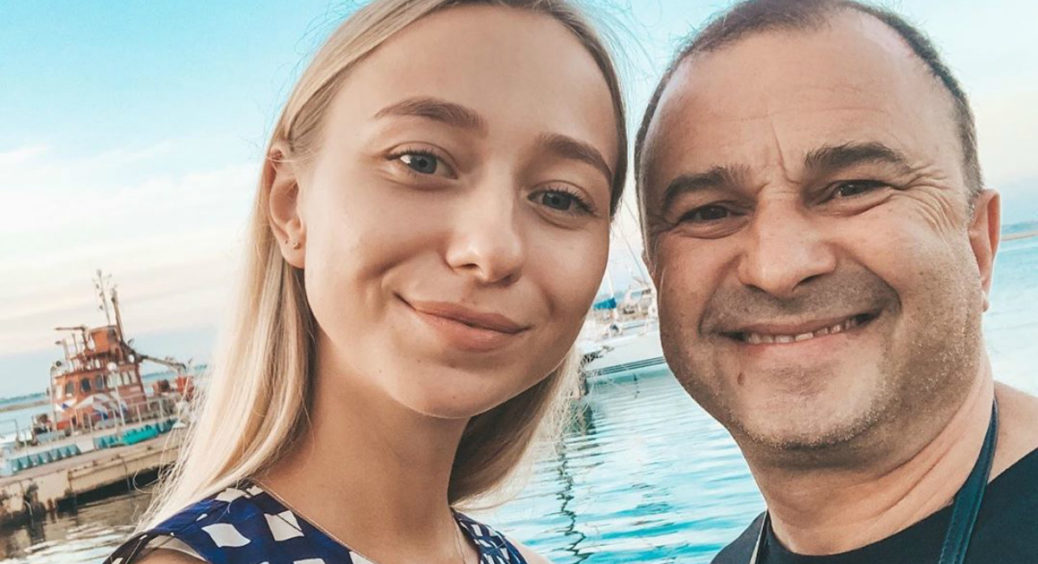 Вагітна дружина Віктора Павліка показала архівні фото свого сімейства: хто виховав четверту дружину співака 