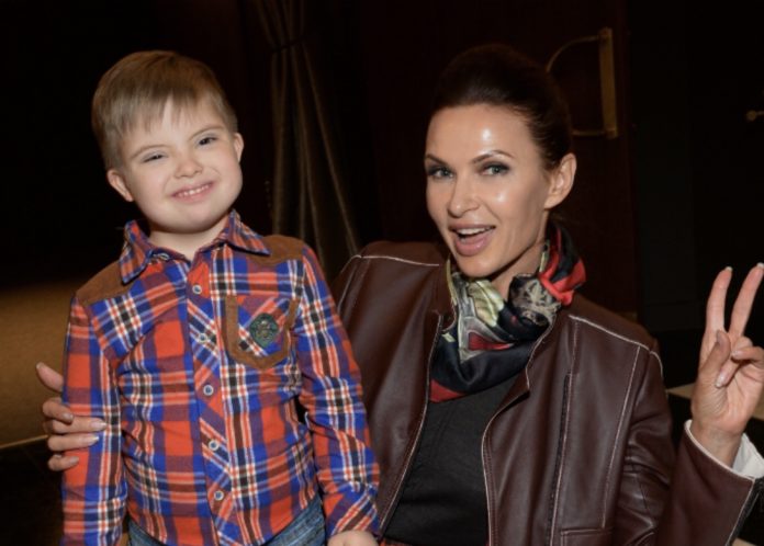 Евеліна Бльоданс та її маленький син