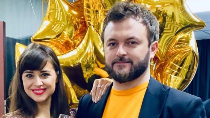 Колишня дружина DZIDZIO Slavia показала, як співак до неї залицяється і підігріла чутки про фальшиве розлучення Колишня дружина DZIDZIO Slavia показала, як співак до неї залицяється і підігріла чутки про фальшиве розлучення