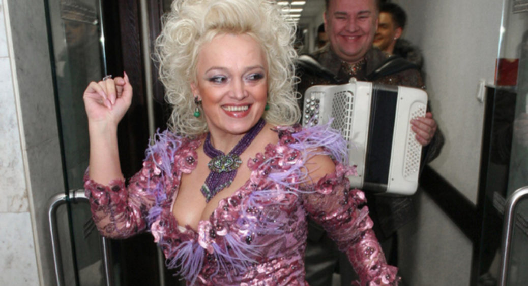 61-річна Надія Кадишева вразила різко помолоділим обличчям та стрункими ніжками: ось, як змінилася зірка 