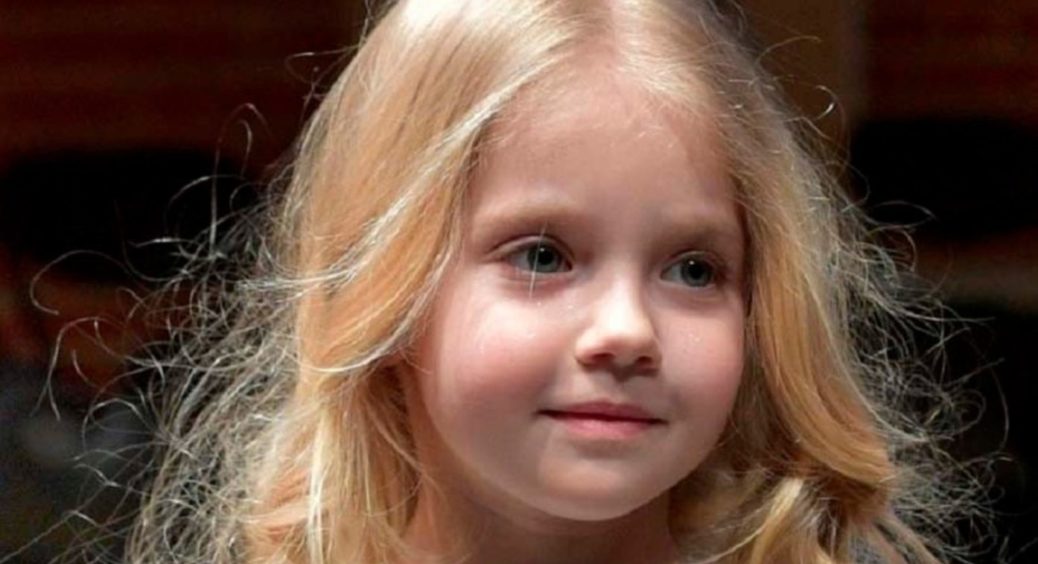 Кумедна Ліза Галкіна підкорює мережу своїми пародіями: Алла Пугачова попросила доньку “показати” блогерів 