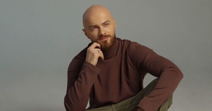 Влад Яма раптово звільнився та забрав родину з України Влад Яма раптово звільнився та забрав родину з України