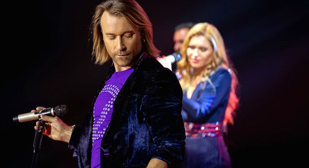 Таюне потягнулася до Олега Винника на концерті в надії отримати букет, але уваги від серцеїда не дочекалася 