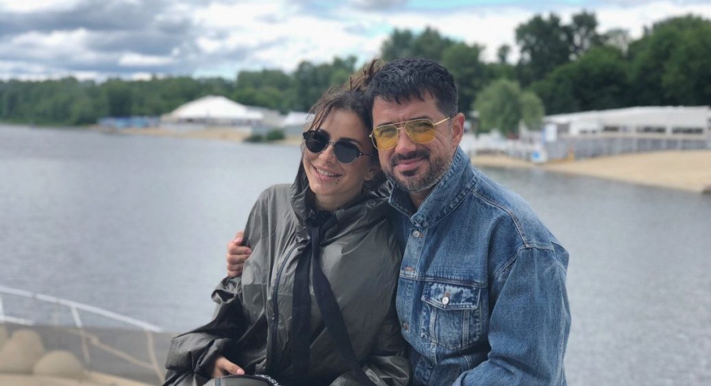 Екс-чоловік Ані Лорак Мурат Налчаджиоглу, який підтримав Україну поскаржився, що тепер не бачить доньку. Деталі 