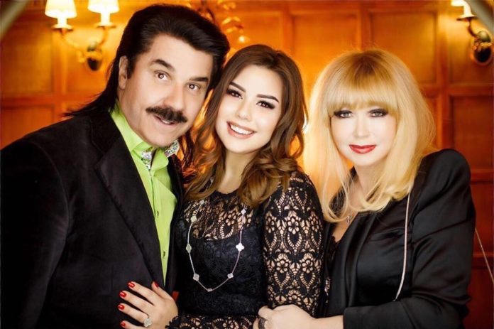 Павло Зібров з донькою та дружиною Павло Зібров з донькою та дружиною