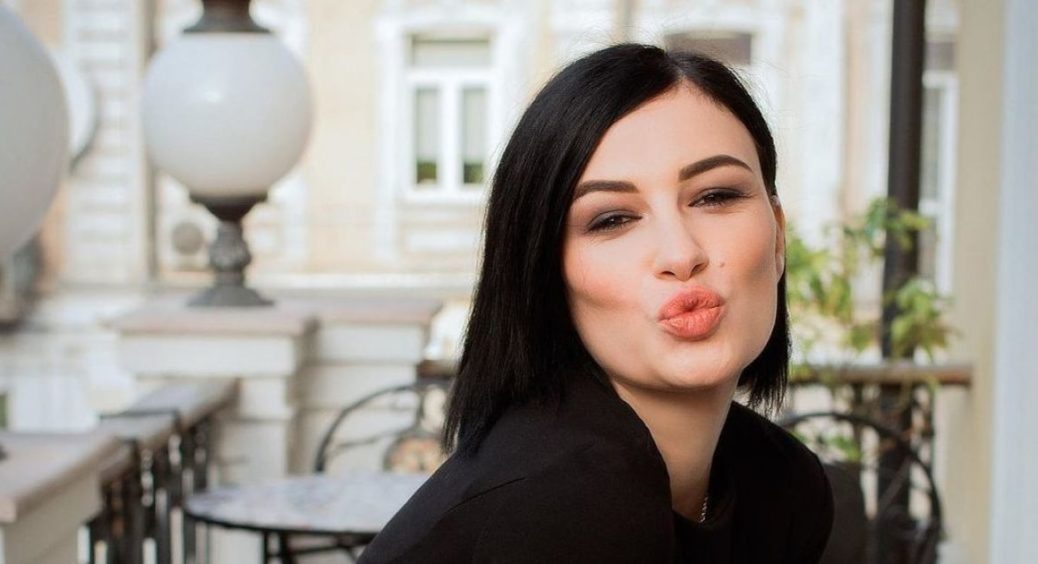 Анастасія Приходько ошелешила фотографією живота після пологів: активно працює над зовнішнім виглядом 