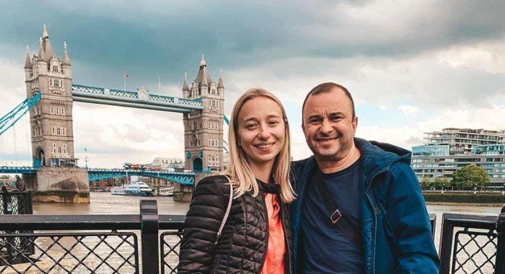 Дружина Віктора Павліка зізналася, куди втекла з сином від війни та чоловіка: “Тут показують все, як є насправді” 
