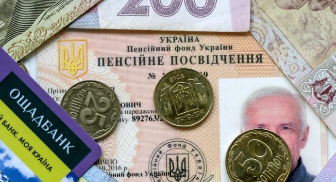 Хто отримує найбільшу пенсію в Україні та скільки саме вона становить: одні рахують копійки, а інші долари 