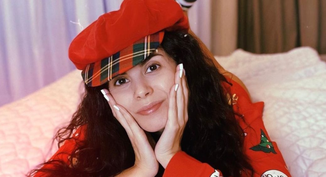 “Вагітна” Настя Каменських засвітила животик на світському заході: параметри співачки вже давно змінилися 