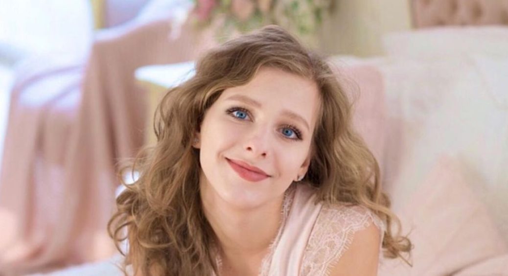 Татусева донька Ліза Арзамасова стала матір’ю вперше: кого народила акторка та як назвали первістка? 