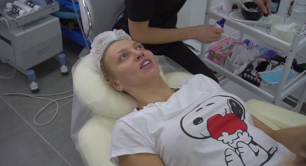 Співачка Оля Полякова показала кадри з візиту до лікаря: 37-річна артистка робить підтримуючі процедури 