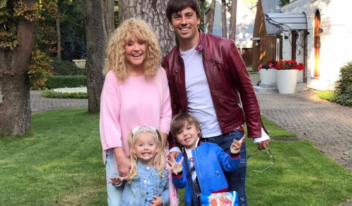 Алла Пугачова виставила замок у Грязі на продаж