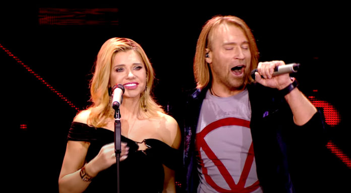 Олег Винник не може відвести погляд від таємної дружини Таюне