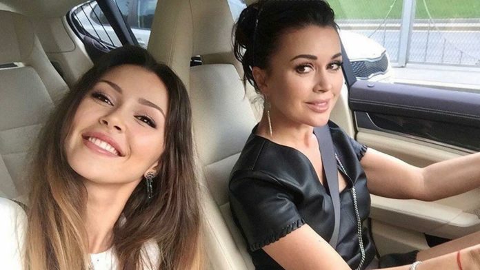 Дочка Заворотнюк відпочиває в Таїланді, поки мама бореться з раком, а українці - з ворогом Дочка Заворотнюк відпочиває в Таїланді, поки мама бореться з раком, а українці - з ворогом