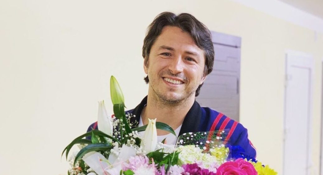 Сергій Притула благає про зустріч іншу жінку: забув про дружину Катрусю і підлабузнюється до красуні 