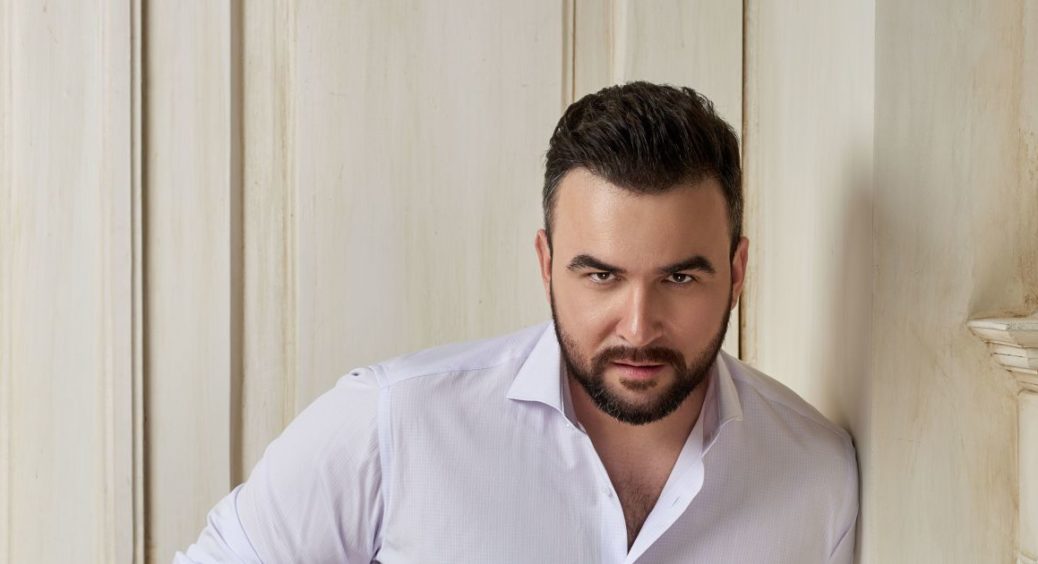 Хто оточує Руслана Сенічкіна: все, що відомо про особисті секрети телеведучого та чому він досі не одружився 