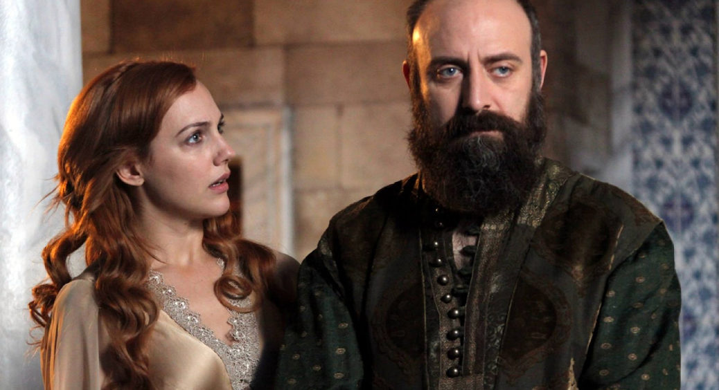 У “Величному столітті” були непримиренними ворогами: дивовижна правда про стосунки Валіде та Хюррем 