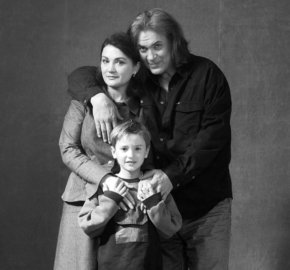 Наталія Сумська та Анатолій Хостікоєв з сином