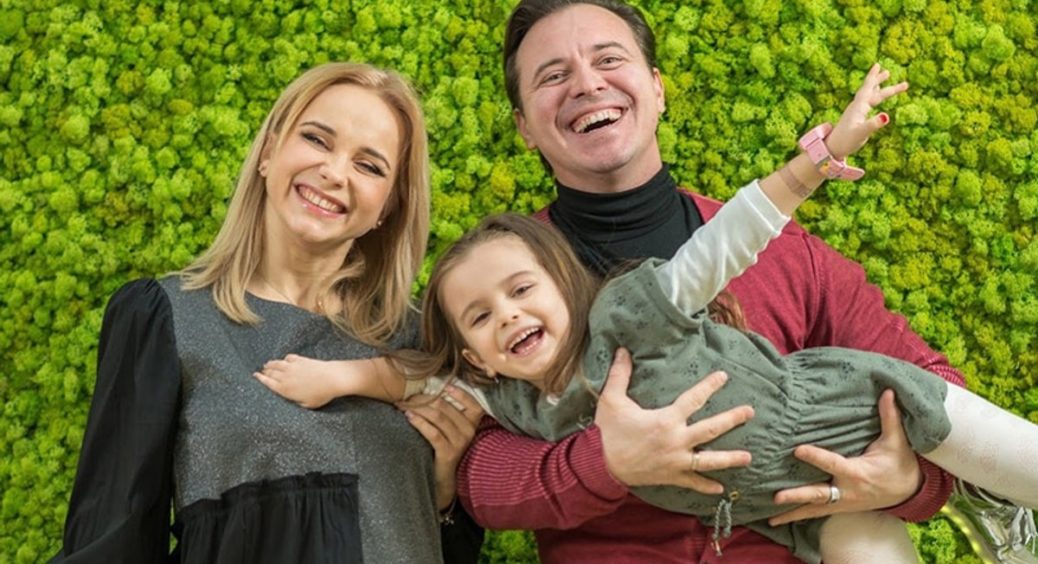 Вагітна Лілія Ребрик поділилася деталями свого цікавого стану та обійняла животик: майже багатодітна мама 