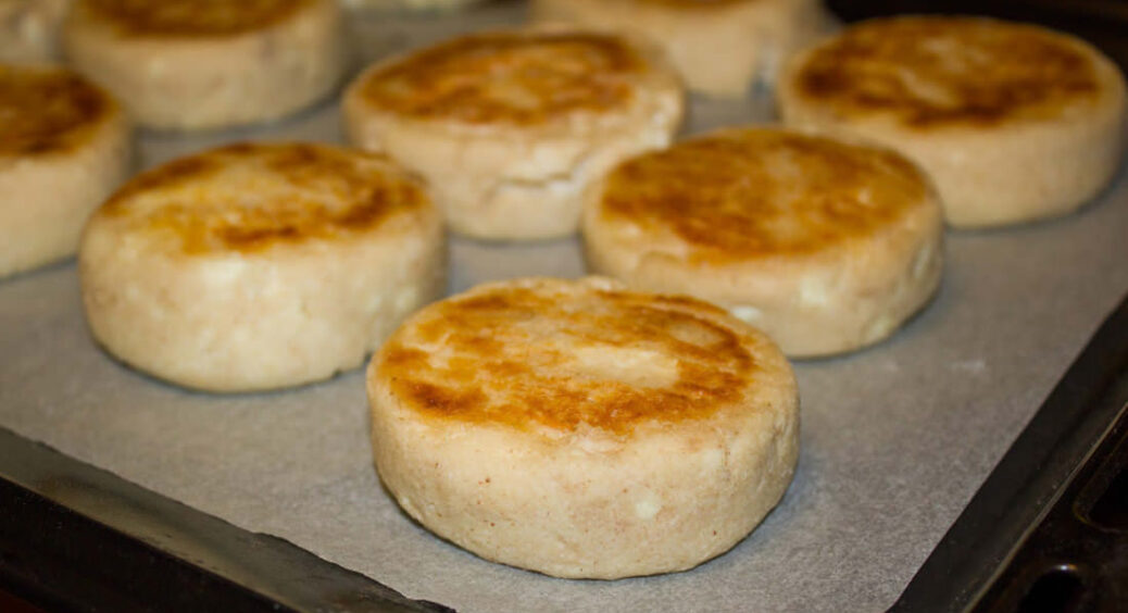 Який інгредієнт потрібно додати в сирники, щоб вони стали більш пишними та смачними: один простий секрет 