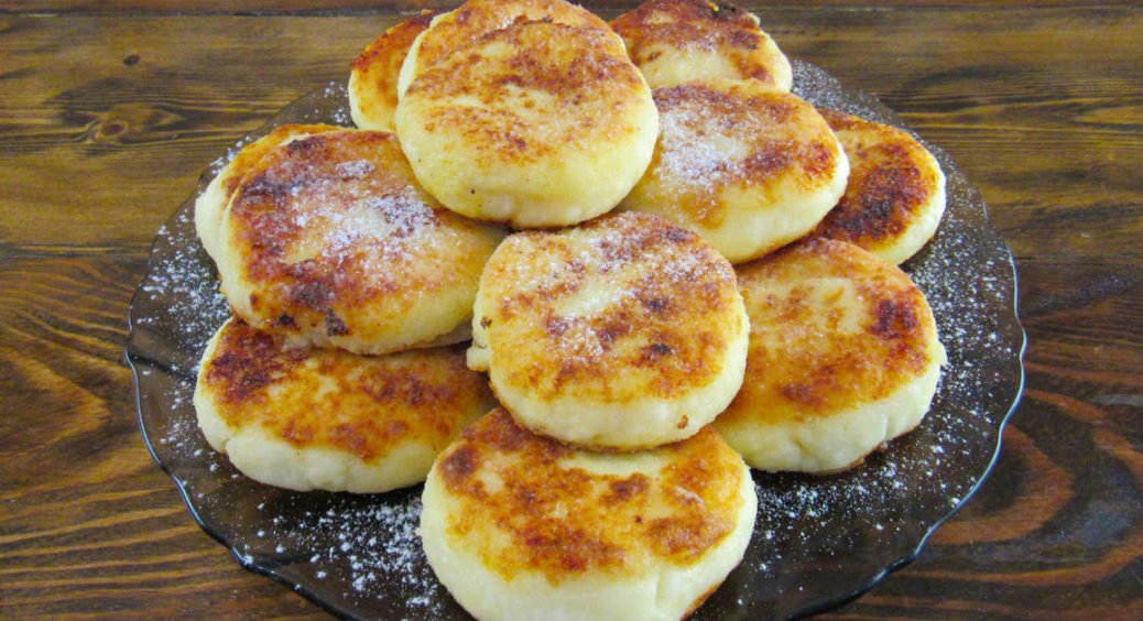 Повітряні сирники в духовці без краплі олії: простий та смачний рецепт сирників, які розметуть за секунду 