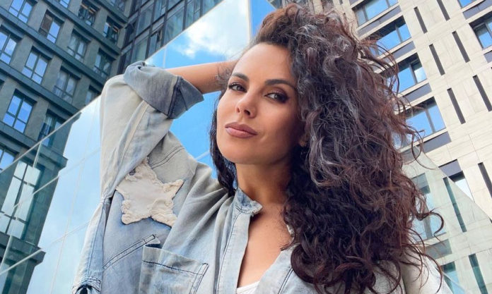 Вагітна Настя Каменських показала круглий живіт Вагітна Настя Каменських показала круглий живіт