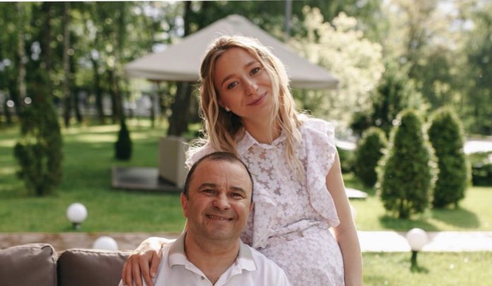 Молода дружина Павліка вибовтала справжні мотиви шлюбу з артистом