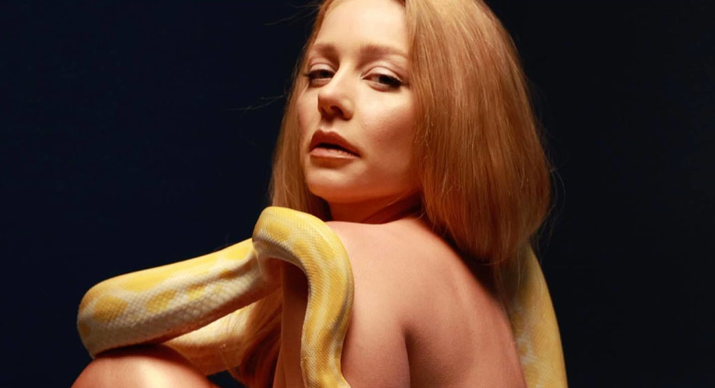 Більше не безутішна вдова: Тіна Кароль повністю скинула з себе одяг та влаштувала занадто відверту зйомку 