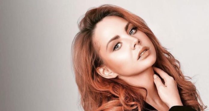 Співачка МакЅим