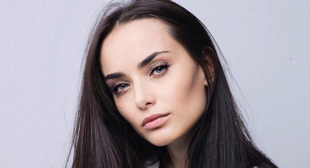 32-річна Ксенія Мішина більше не приховує своєї релігійності: після духовних практик почала бачити янголів 