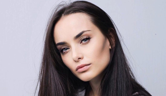 32-річна Ксенія Мішина більше не приховує своєї релігійності