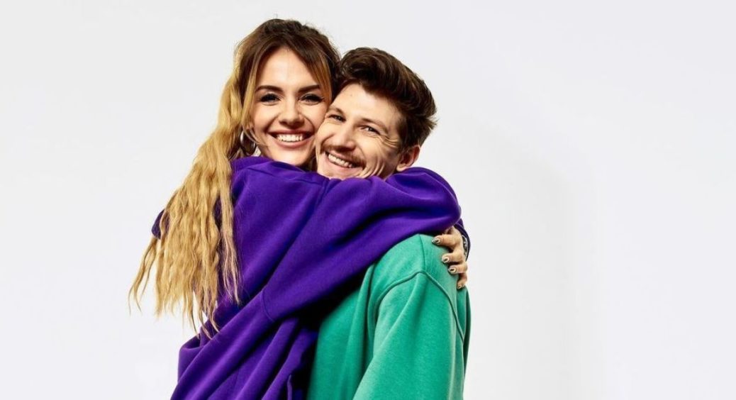 33-річна MamaRika не витримала у Європі й повернулася з сином в Україну: чоловік співачки не тямить себе від щастя 