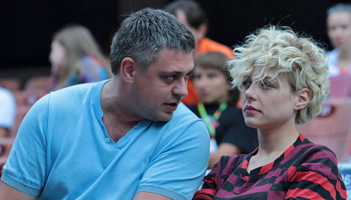 Як виглядають усі жінки та дружини Євгена Огіра до Тіни Кароль Як виглядають усі жінки та дружини Євгена Огіра до Тіни Кароль