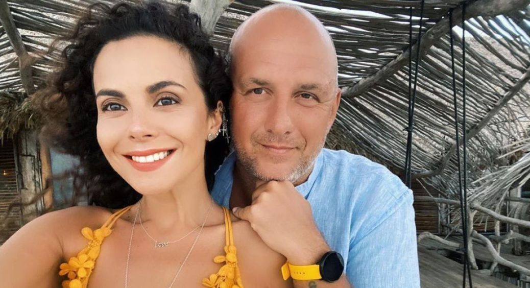 “Там мене чекають такі дівчатка”: Потап показав, як Каменських бавиться з їхнім немовлям вдома на підлозі 