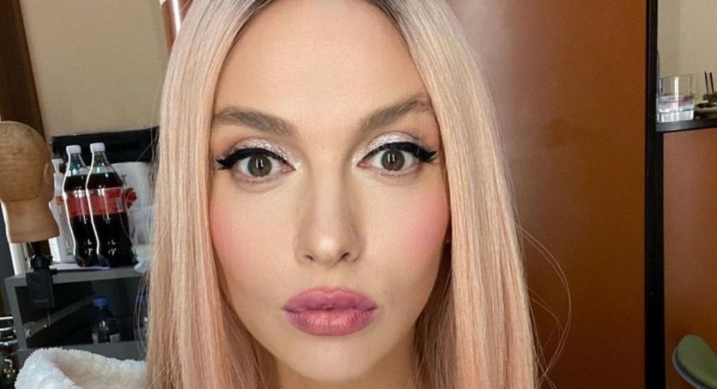 Оля Полякова вразила хазяйновитістю: навіть на відпочинку від плити не відходить – готує борщі дочці 