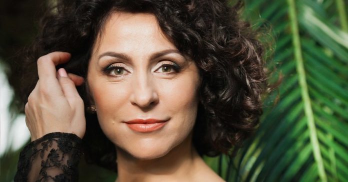 Надія Матвєєва зізналася у романі з чоловіком, який молодший за неї на 20 років