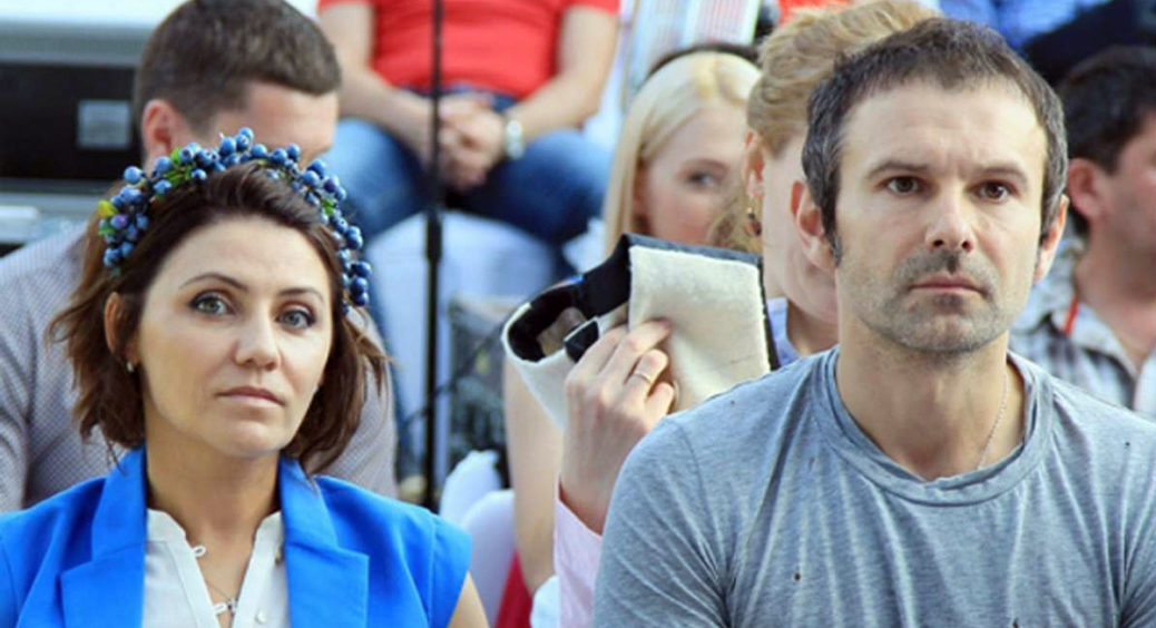 Ляля Фонарьова відмовляється коментувати розрив з Вакарчуком після 20 років разом: натяк зрозумілий 