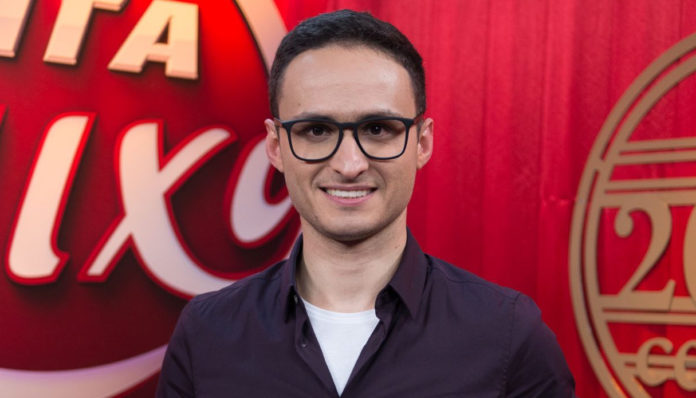 Ігор Ласточкін вразив об'ємною кучерявою зачіскою