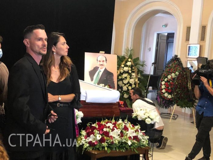 Прощаються з Григорієм Чапкісом