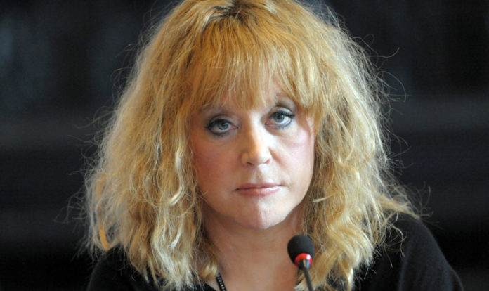 72-річна Пугачова намагалася сховати зморшки під макіяжем 72-річна Пугачова намагалася сховати зморшки під макіяжем