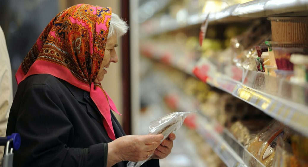 До кінця 2021 року пенсії українців перерахують в три етапи: кому саме очікувати на підвищення та на скільки 