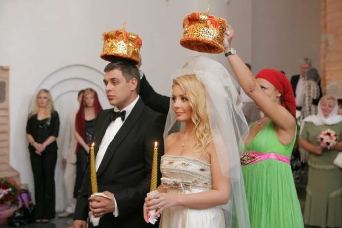 15 червня 2008 року Тіна Кароль та Євген Огір обвінчалися