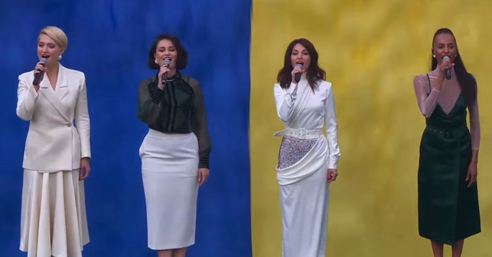 Жіночий квартал заспівав гімн України