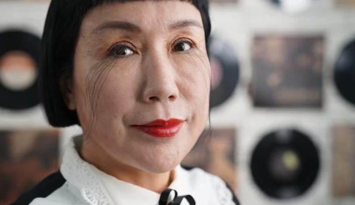 Китаянка Ю Цзянцзя – жінка з найдовшими у світі віями